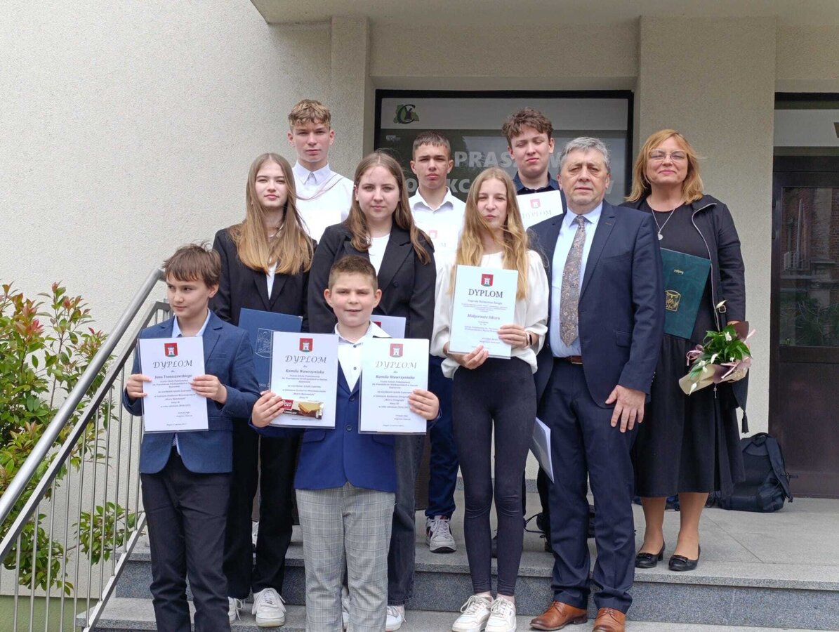 Nagrody Burmistrza Śmigla dla najlepszych uczniów