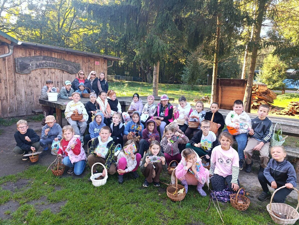 Wycieczka drugoklasistów ze Zespołu Szkół w Starym Bojanowie do Błotkowa